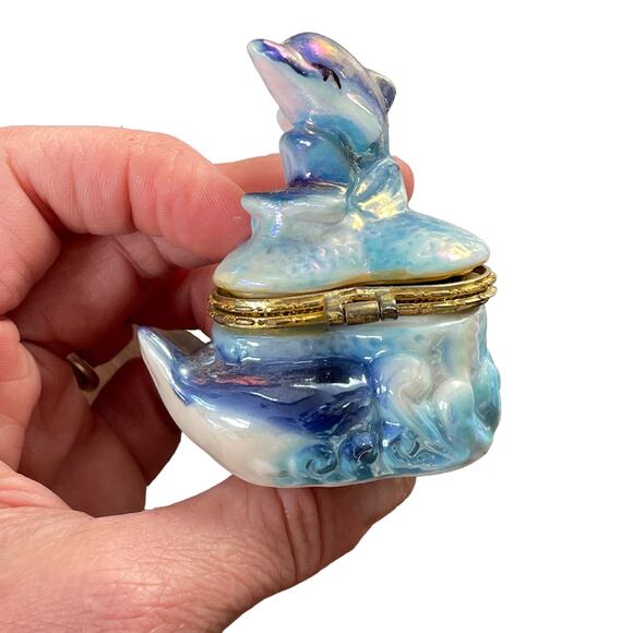 Vintage Dolphin Trinket Box Iridescent Glazed Hinged Beach Florida Nautical Sea - Picture 4 of 16